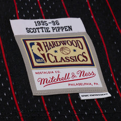 Chicago Bulls #33 Scottie Pippen 1995-96 NBA Hardwood Classics Swingman Black Striped Mitchell & Ness